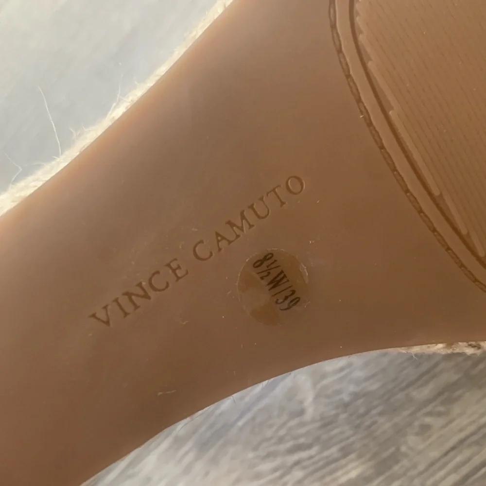 Vince Camuto nwot one